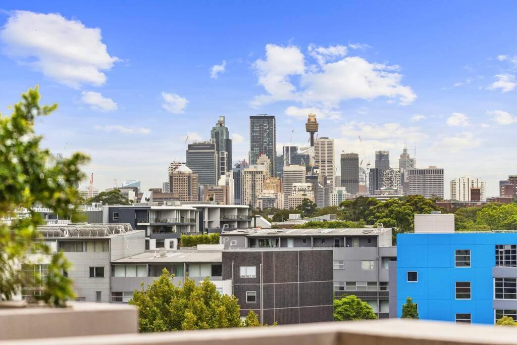 Apartment Urban Bliss 3br Retreat - Split Level, Views, Parking