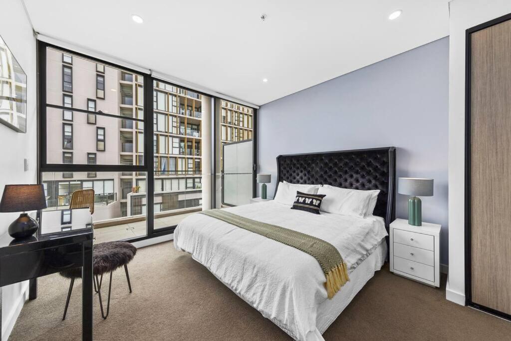 Urban Bliss 3br Retreat - Split Level, Views, Parking Sydney
