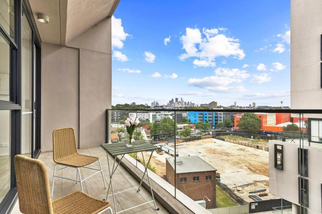 Urban Bliss 3br Retreat - Split Level, Views, Parking Sydney